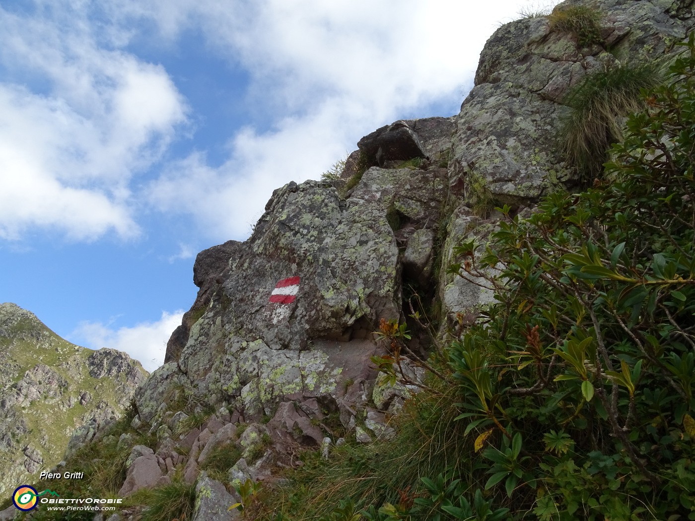 58 Passaggio impegnativo su roccette , richiesto l'uso delle mani .JPG